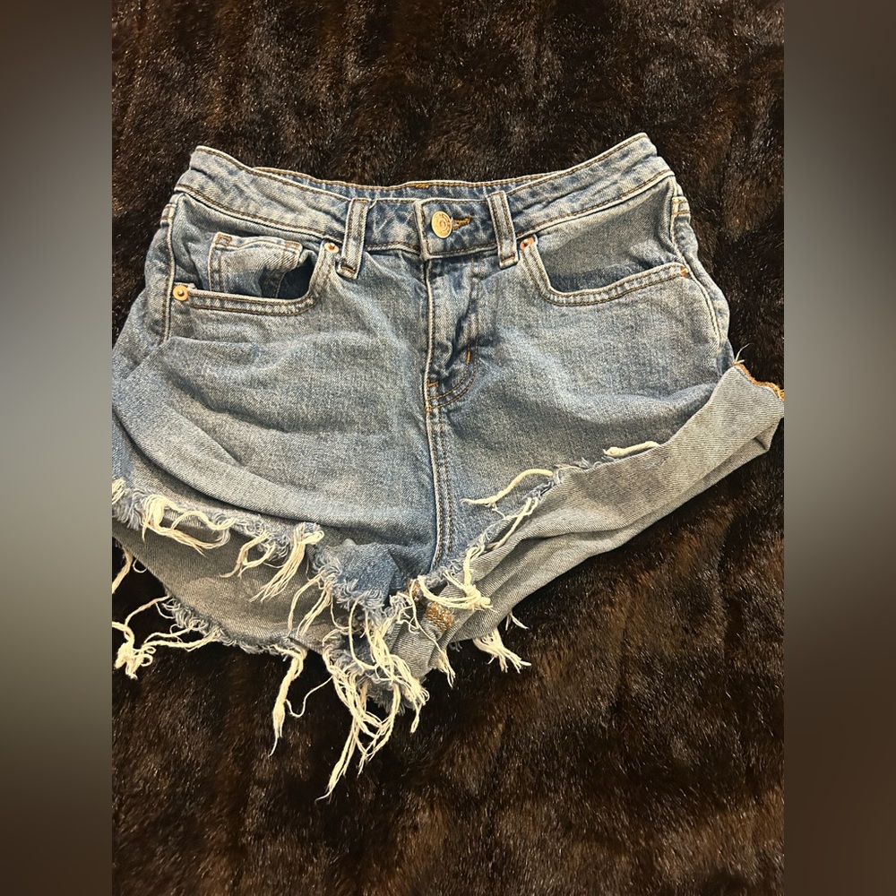 Wild Fable Distressed Denim Cut Off Shorts Women’s Size 2 Raw Hem Frayed